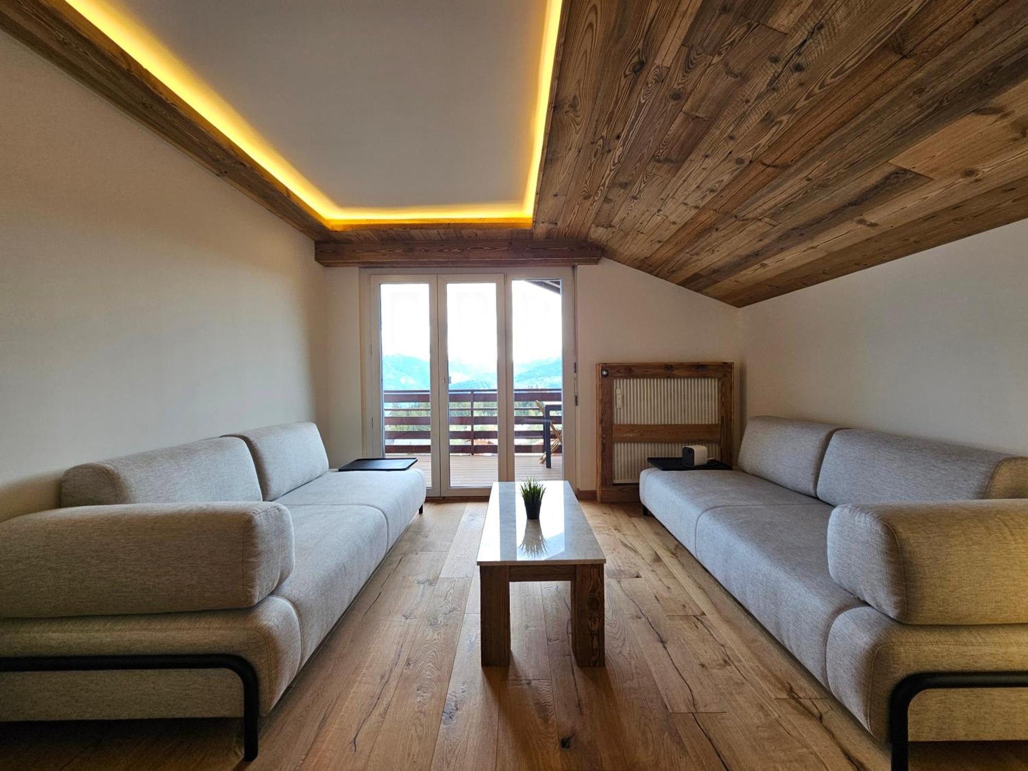 Magnifique Attique Avec Vue Sur Le De La Moubra